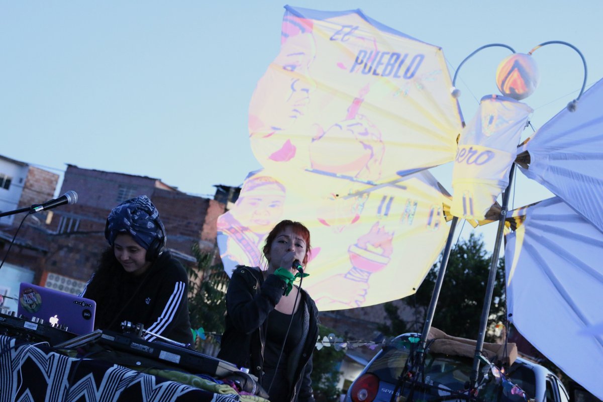 La comunidad de Floralia junto con las mujeres del proyecto Aletea Libre, realizaron una actividad cultural en donde se habló de la construcción de paz y de la necesaria reivindicación de los derechos de la mujer.
bit.ly/3zctOPe
<a href="/BoellColombia/">Fundación Böll</a> <a href="/fundatempo/">Colectivo Atempo</a> <a href="/ChieSound/">Chié sound colectivo</a>