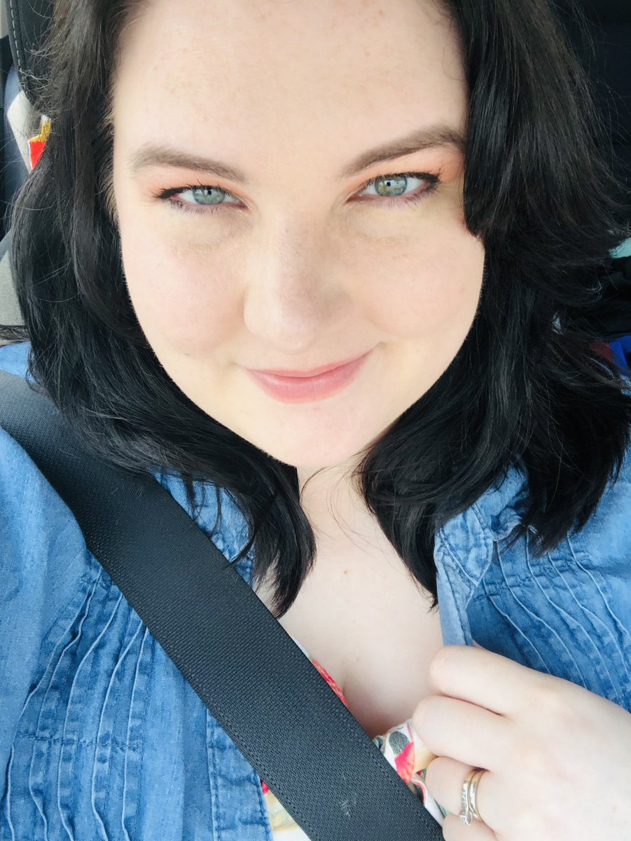 OGWifeLady's tweet photo. I’m not the most photogenic of people, and it takes a lot for me to actually post pictures….

But here you go ☺️ https://t.co/KnnorIyo4M