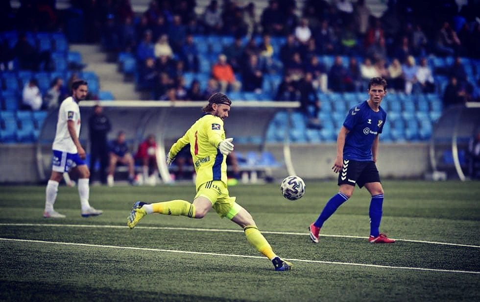Melnichenko_99's tweet photo. ⚽👐
.
.
.
#selsport #teamselsport #safehands #cleansheet #goalkeepergloves #goalkeeper #keeperlife #football #norway #lysekloster #melnichenko https://t.co/mRdiqZuLdL