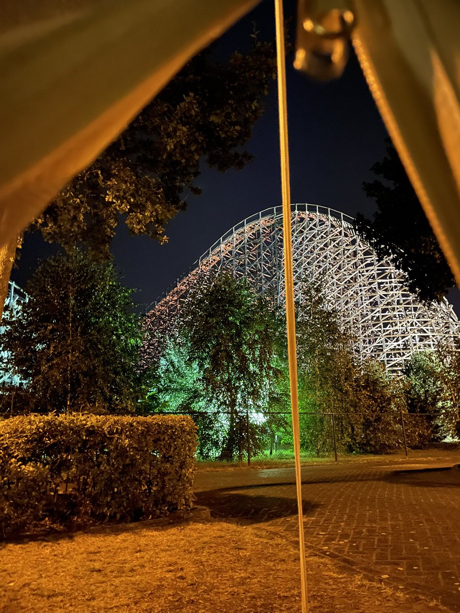 Genoten van een heerlijk (schoon)familieweekend op het Pop-Up Summer Camp van #Toverland. Het zou je werkplek maar zijn. ⛺️🎢 #tovernachten #summerfeelings