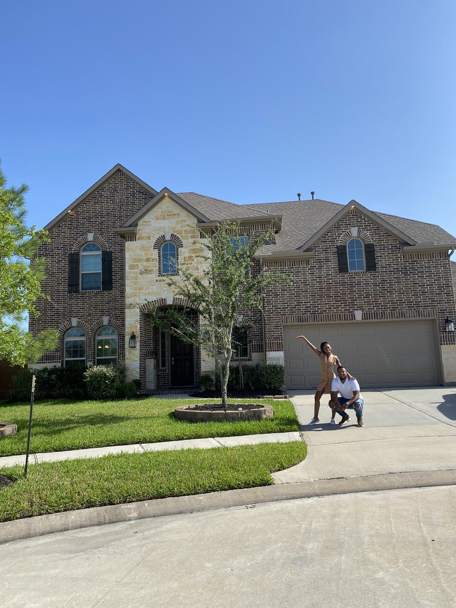 _CharmingChels's tweet photo. The Robinson’s are now Homeowners!! Thank you Lord for favor 🙌🏾♥️🏡 https://t.co/bKzyAoh8qO