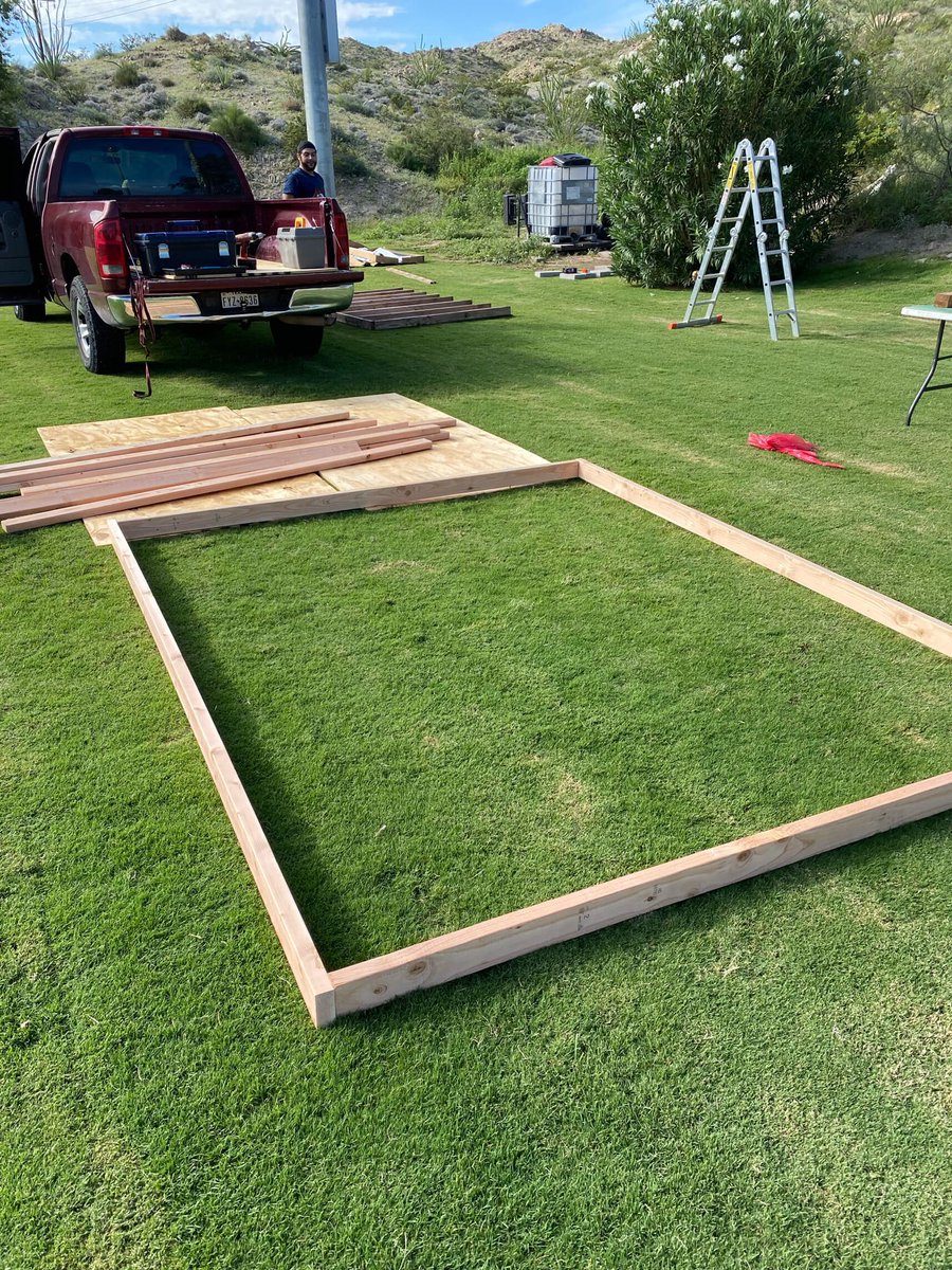 RugbyUtep's tweet photo. New shed’s coming along quite well 😎 #uteprugby #uteprugbyclub #minerrugby #utepminers #utep #elpaso #915 #picksup #rugby #rugbyunion https://t.co/4Wpvm76qek