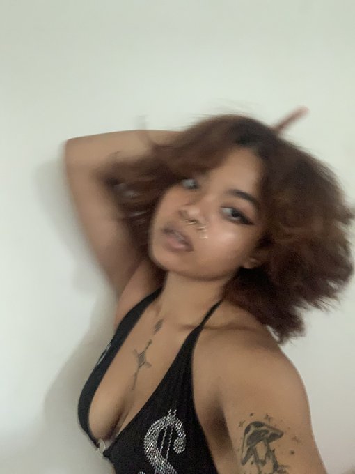 blurry 😀 https://t.co/bOqWjOHGTu<a href="/tag/denimday2020"class="tags"><span>#denimday2020</span></a>