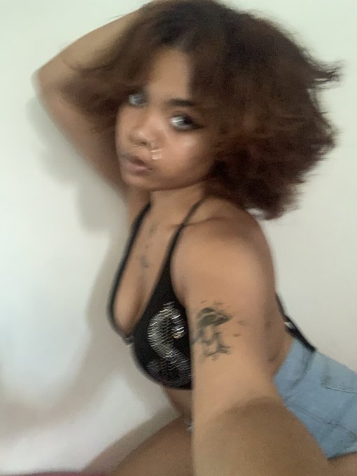 blurry 😀 https://t.co/bOqWjOHGTu<a href="/tag/denimday2020"class="tags"><span>#denimday2020</span></a>