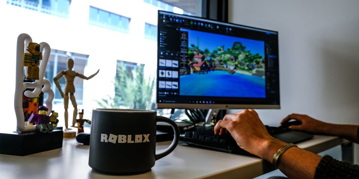 Companies aim to invest in #technology and #content development for new range of shared #social experiences online

#Roblox, #Facebook See the #Metaverse as Key to the #Internet’s Next Phase on.wsj.com/3y04lr4
