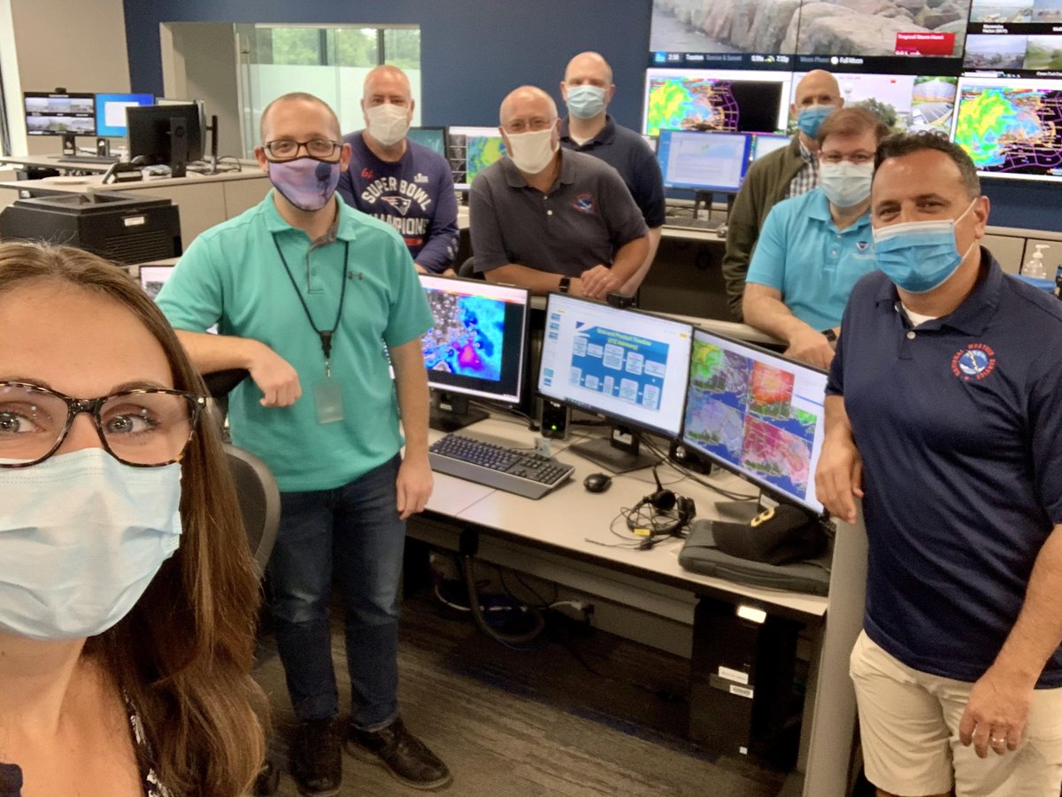 We got a little jealous of our fabulous midnight shift, so we bring you the day crew! We're here 24/7/365 to monitor #Henri and any other weather phenomenon! 🙂

#mawx #riwx #ctwx