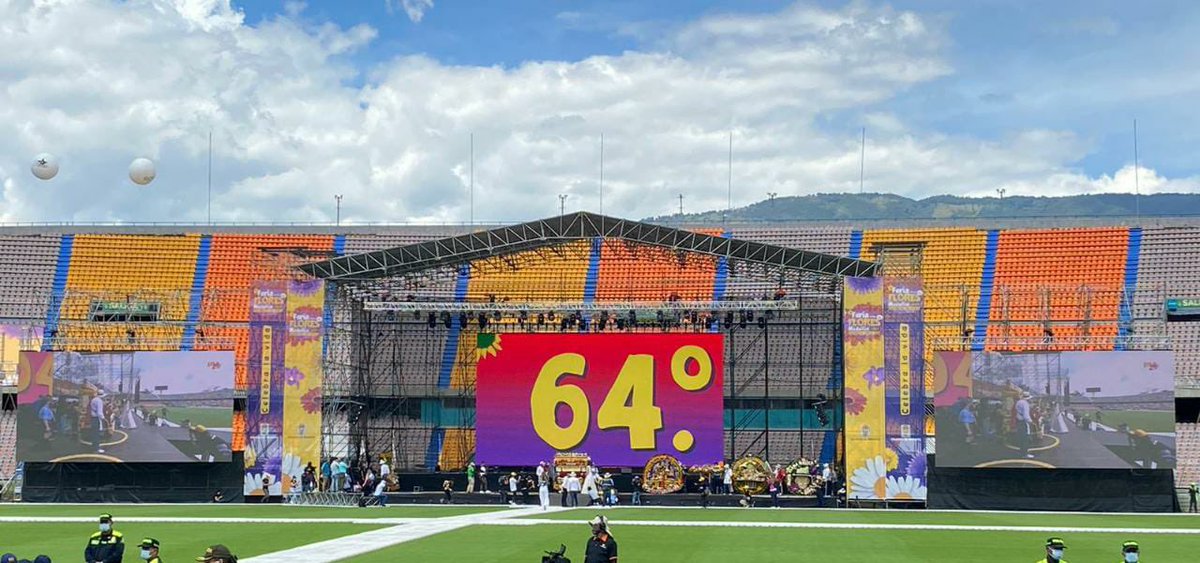 Bogota_Turismo's tweet photo. Hoy @Bogota participa en la #FeriaDeLasFlores2021, con esta hermosa silleta. Así iniciamos acciones derivadas de la firma de los memorandos entre @IDTBogota @AlcaldiadeMed, y @BureauMedellin para posicionar las 2 ciudades como destinos turísticos.Con la #Silleta #EnBogotáNosVemos https://t.co/Aqas4VUSX9