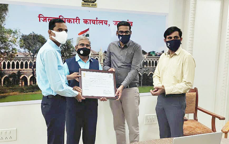 Arts, Commerce &amp; Science College from Bodwad received 'District Green Champion' award for implementing the best practices of Swachhta in campus from Shri Abhijeet Raut, District Collector of Jalgaon, Maharashtra in district level Swachhta Action Plan workshop organized by MGNCRE.