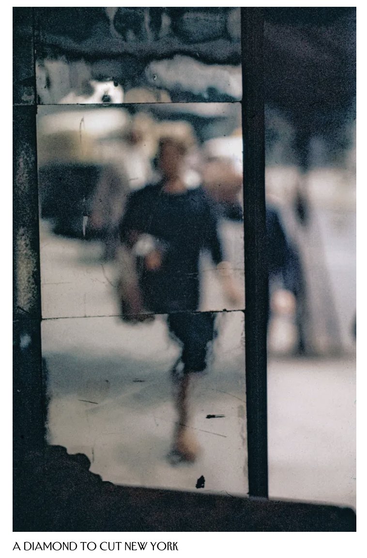 Sunday reading from the archive thanks to the <a href="/NewYorker/">The New Yorker</a>'s <a href="/erinoverbey/">Erin Overbey</a> 
Weaving words by Jamaica Kincaid and John Updike, with iconic images by Saul Leiter.
newyorker.com/books/double-t… #NYC