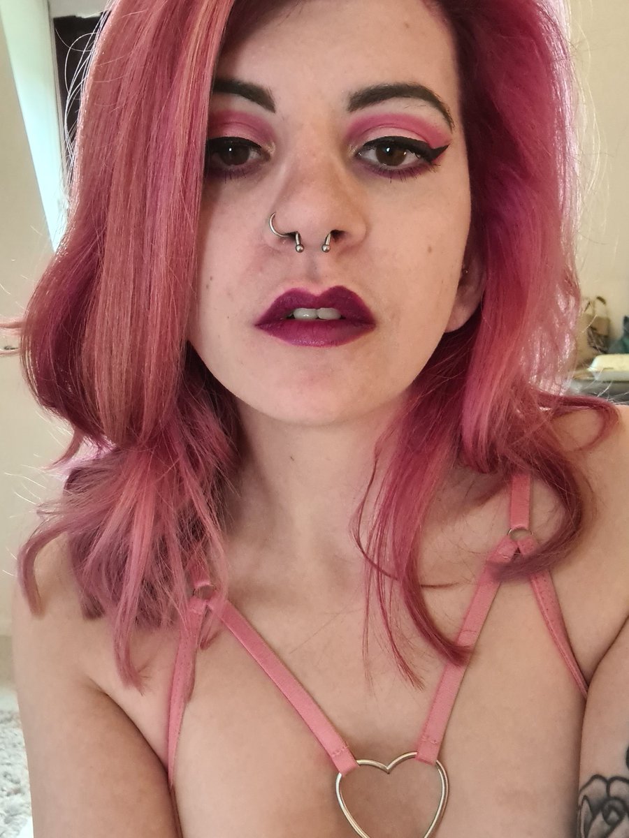 tinytemptrxss's tweet image. GODDAMN, IM FINE AS FUCK