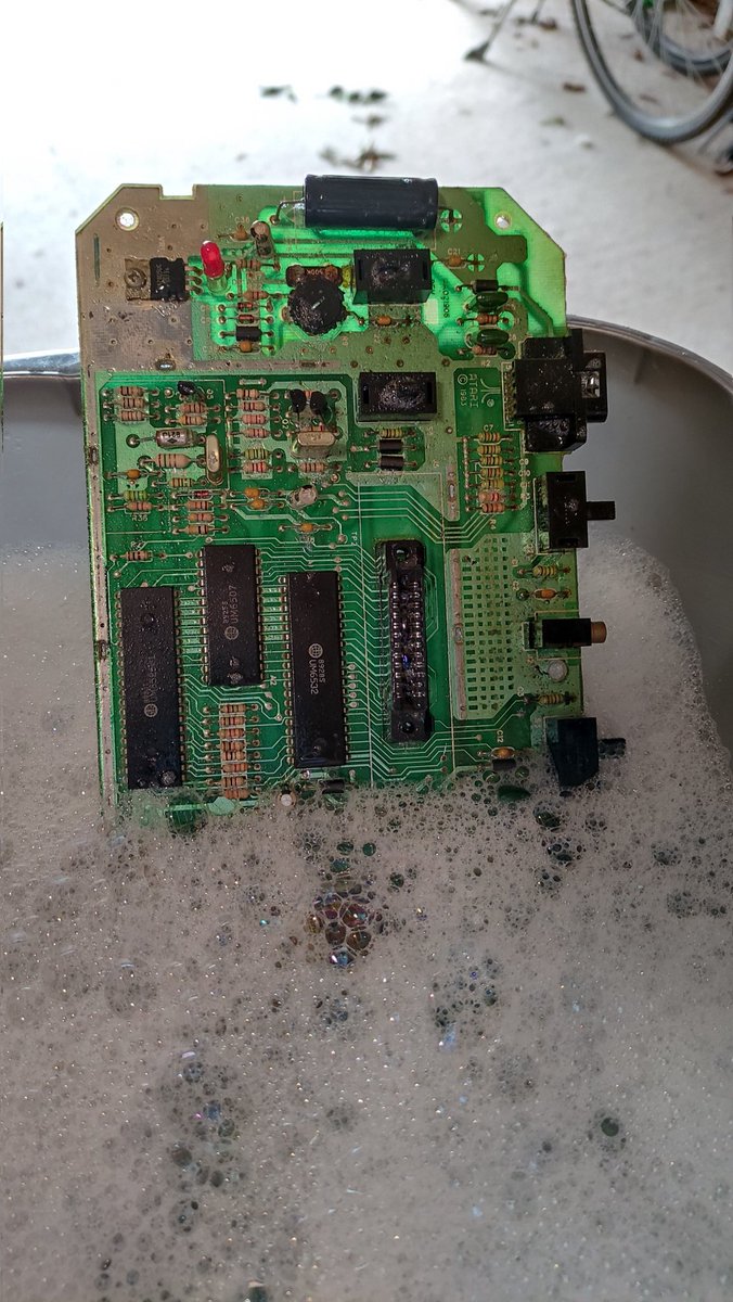 Bitwrangleruk's tweet photo. I could crush a grape... The really crusty #atari 2600 jnr is working after a wash and scrub, recap and composite mod #RETROGAMING #retrogames #electronics #recycle https://t.co/kujCSPNesV