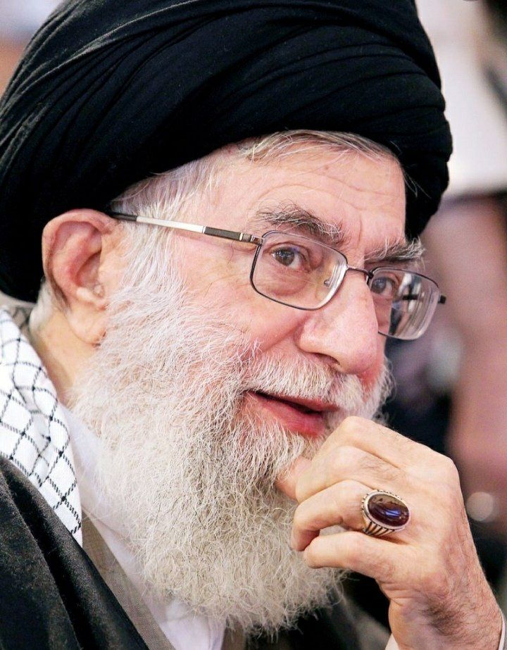 banookashanii_6's tweet photo. قانون جاذبه، چشمان توست؛ نیوتن برود پی کارش ! https://t.co/8ukF9We1CO