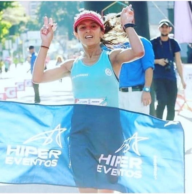 RCR750's tweet photo. #Duelo falleció atleta Alexaida Guédez, tras sufrir infarto cerca de la meta en el marco del 5K Race Naguanagua, Carabobo. Vía @ValenciaHoy https://t.co/9NiFIhTowT