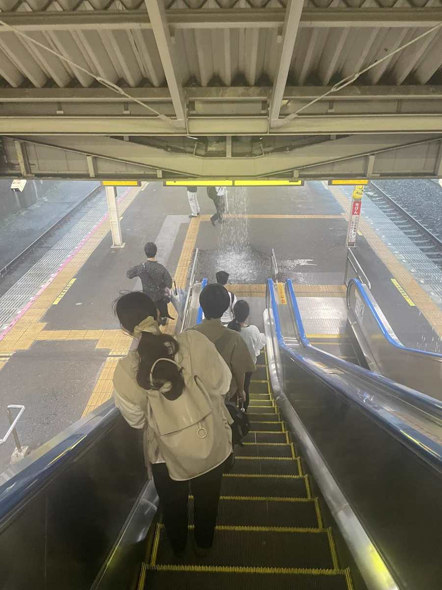 エスカレーターを降りた先には？初見殺しが待っていたwww