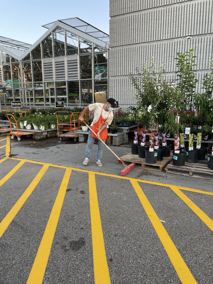 Lebronach's tweet photo. @harry_newt14 + Broom= customer ready! Thank you making the garden aisles and front of store your priorities. Looking good! @JasonHatkowski @medjajo @BrandonReinoehl @StephenMGunter @terryjean44 @bobsaniga @kathyraglin840 https://t.co/IF8qh97NNi