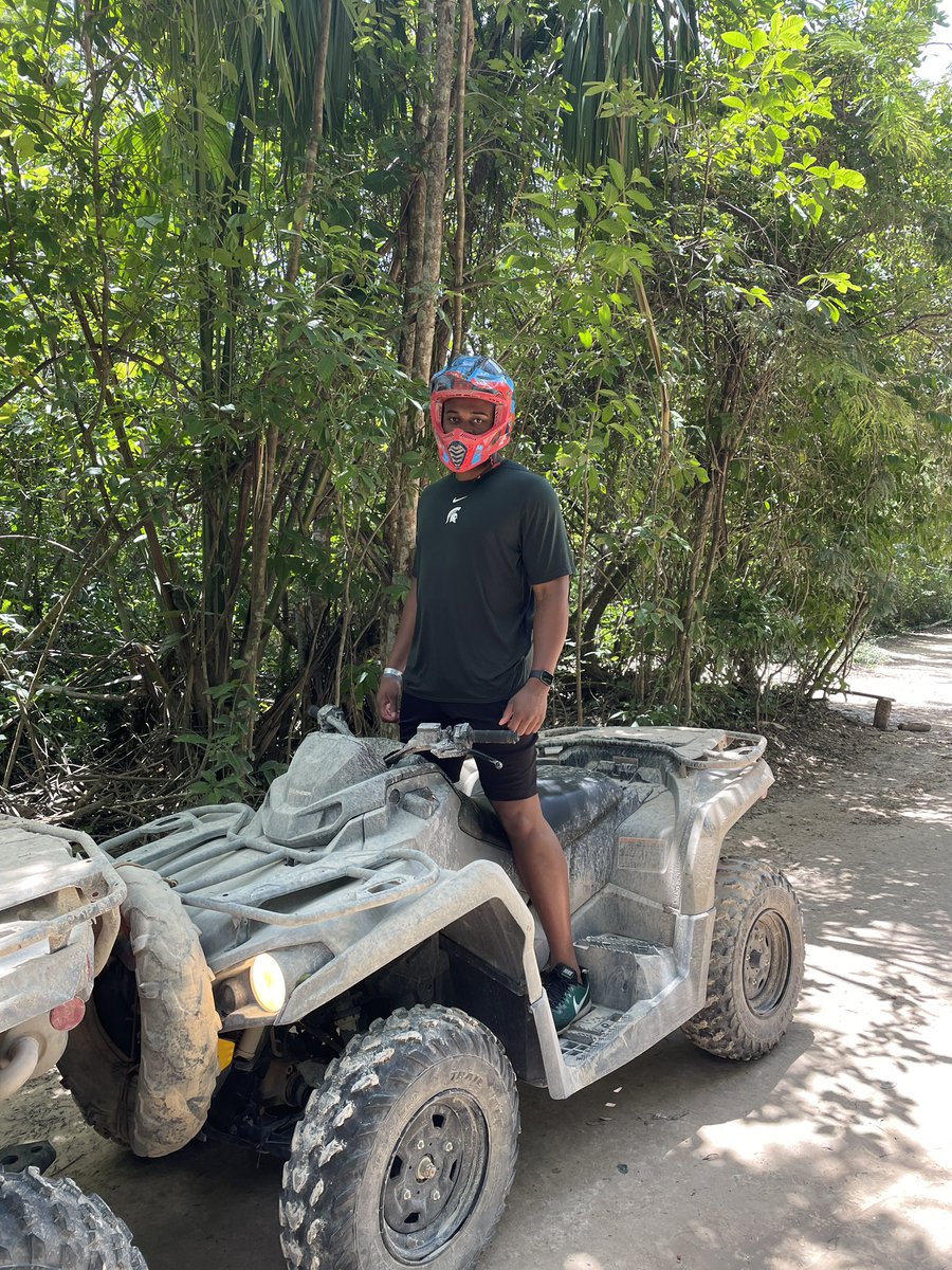 Happy 24th birthday week to me, took myself to Cancun to celebrate. Truly loving everything about the man I am becoming.