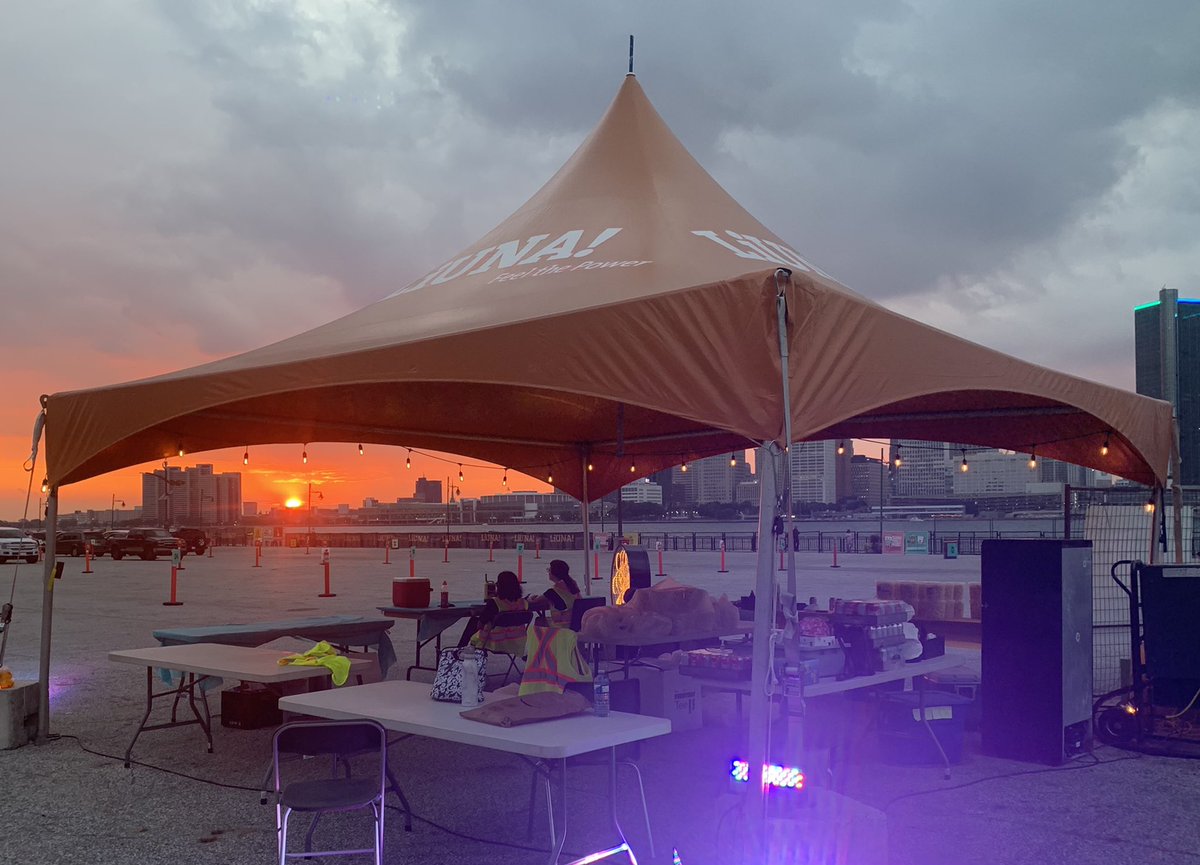 PatPapadeas's tweet photo. Thanks @liuna625, presenting sponsors of #WUTS, for arranging these beautiful sunsets! https://t.co/WU9hx96YMR