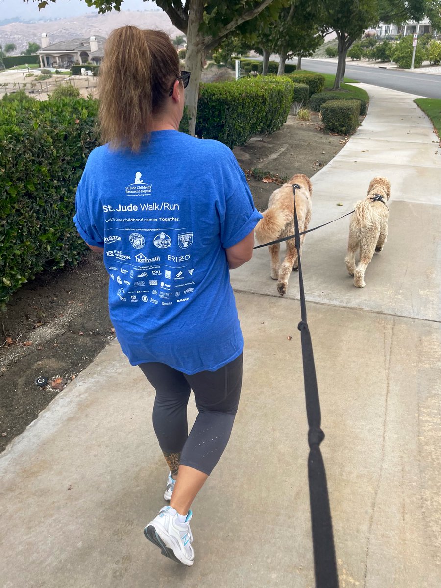 kimi_mac's tweet photo. Happy Sunday @fit_leaders #CloseThoseRings #HelloRiverside #BoycottAverage #GoldenDoodleMomma @StJude @TriDelta https://t.co/2Pe6r5TlC4