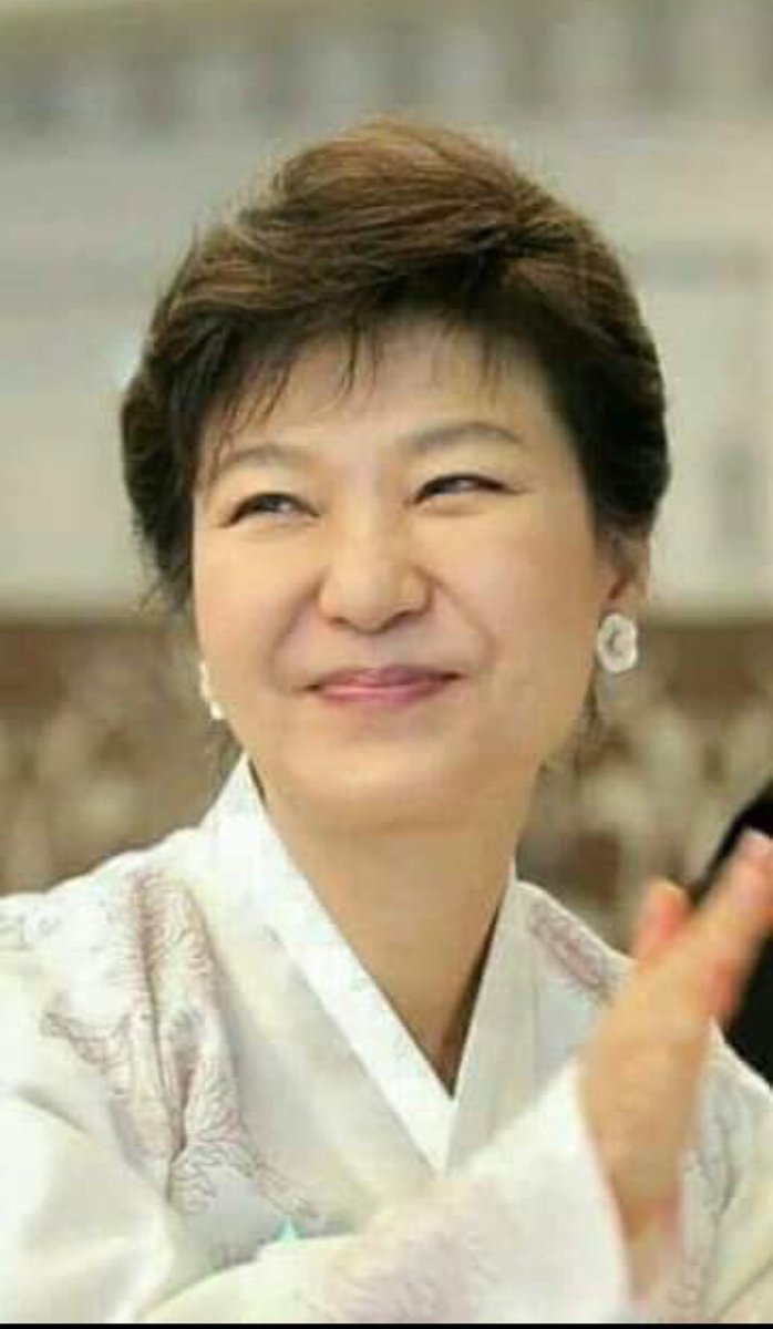 박근혜 대통령 취임 후 1년 동안
선 보인 옷만 122벌이라고
아가리 털던 

당시 언론과 좌파 쓰레기들은 보라
이것이 진실이고 팩트다

뚫린 두 눈과 귀로
똑바로 보란 말이야
[이진희 글]