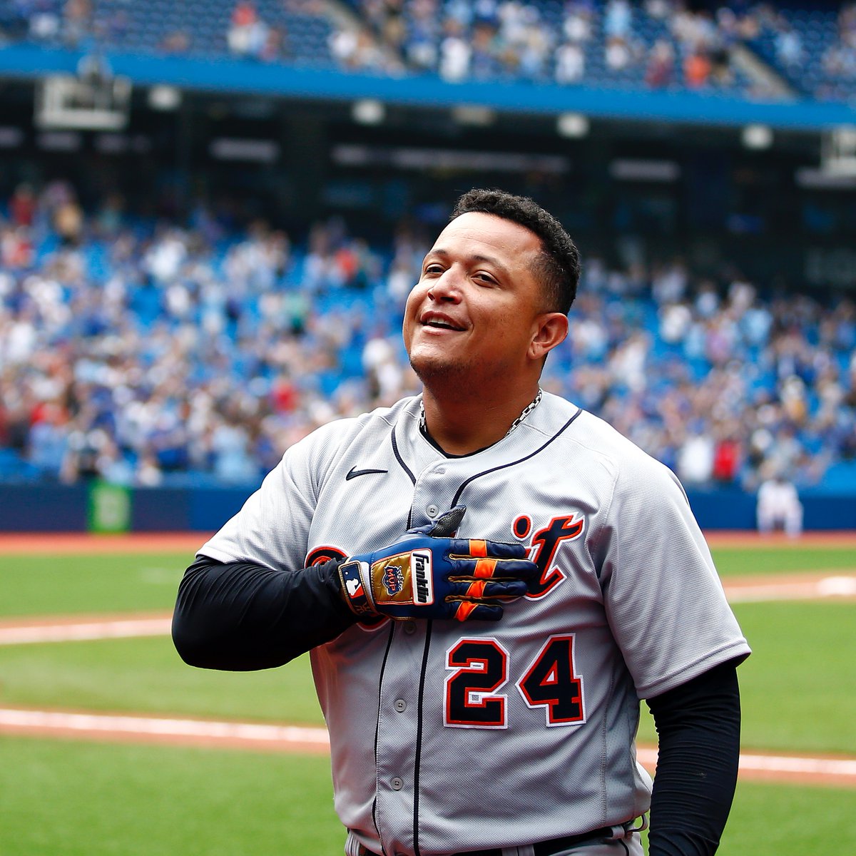 tigers's tweet photo. How can you not be romantic about baseball? https://t.co/CuxlIp0tz1