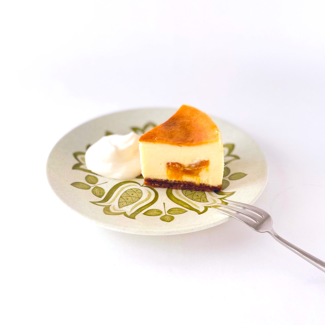 なかしましほ 明日 オンラインショップオープンします 引き続き あんずのチーズケーキもご用意します 季節のチーズケーキは くだものに合わせて甘みなどの配合 火の入れ方を変えて作っています 違いもお楽しみいただけたらうれしいです T