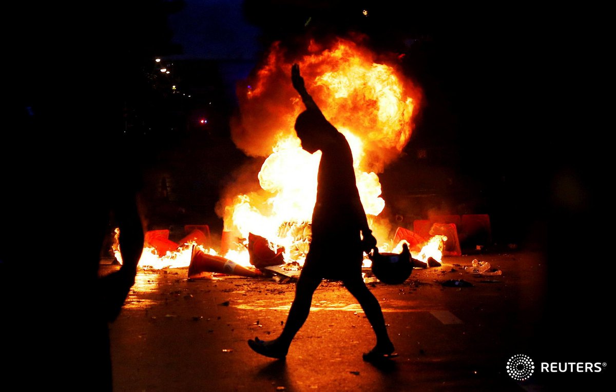 ProtestsMedia's tweet image. Thai protesters returned to the streets of Bangkok in a second round of mobilizations against the monarchy of Thailand and the pandemic's mishandling by Prime Minister Prayut, a general who took office in a 2014 military coup. 
protests.media/thai-protester…
#WhatsHappeningInThailand