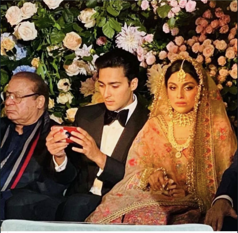siasatpk's tweet photo. Analyze this pic https://t.co/q2BZ7edorL