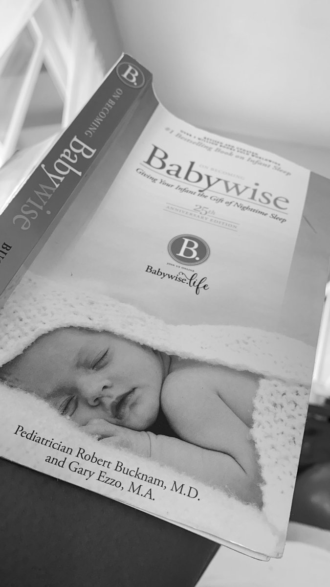 Thaurisss's tweet photo. Current read before baby k comes☺️ https://t.co/ewEMBiAnyK