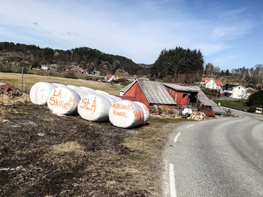 Utruleg sterkt, viktig og treffande av <a href="/HegeMoeEriksen/">Hege Moe Eriksen</a> om bygdebrølet i #sveio i kveld #brøletfrabygda #nrk1