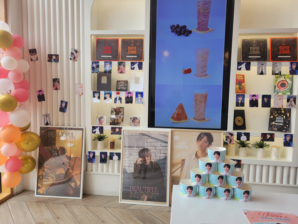 KameSamaYesung's tweet photo. We came!!!
@littlestar1208 and I loved it ๐
Thank you @yesungpinkmagic for organizing this event ๐!!
@shfly3424
#yesung #cupsleeveevent #happyyesungday #์์ฑ #์์ฑ์์ผ์ถํํด์ #ELFUSA https://t.co/4F2gz44wfg