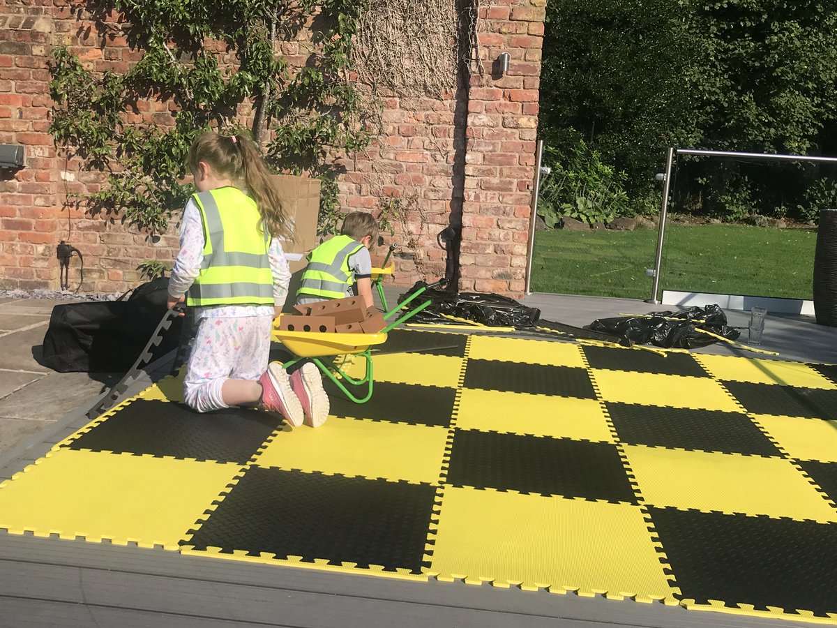 BuilderBookUk's tweet photo. Here’s a little clue as to what will be going on tomorrow at our Builder book activity day tomorow at Halewood community Center #Teamwork #Builderbook #HAF #1Knowsley #SNAP #Volair #Vibe #Nataliereevesbilling #Judelennon #thelifeoftottti https://t.co/5F5p04BKAi