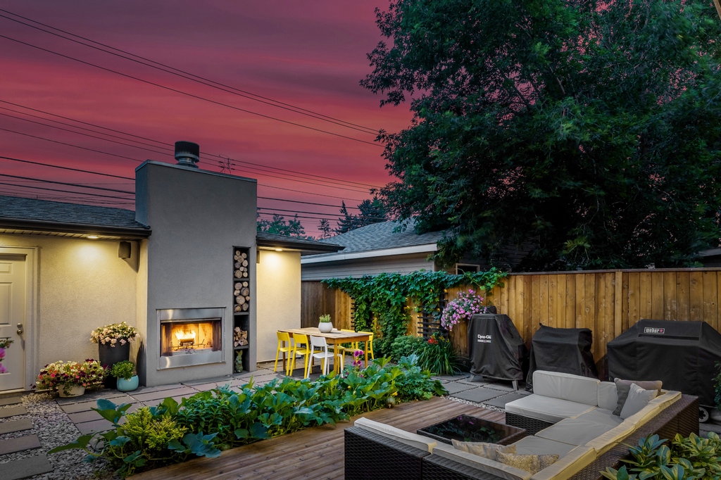 otbxair's tweet photo. Story of the day: When the sun goes down, the magic begins. 🌇 #perfectiming

📸: @otbx_air

#twilightphotos #realestate #marketing #realestatephotos https://t.co/yRiRvx7RS1