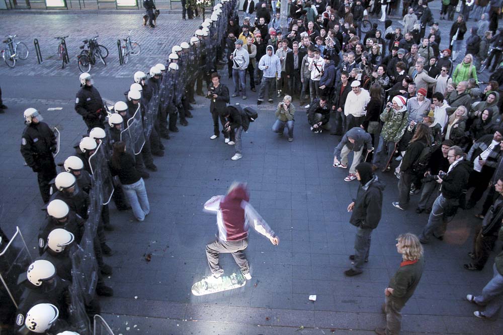 An anarchist demonstration against the Asia-European Meeting in Helsinki, Finland. Known also as Smash ASEM (2006).

This was the first demonstration I ever took part in. My political persuasions were just burgeoning at the time and I was leaning heavily leftward. https://t.co/Q2EdfqJ2X4