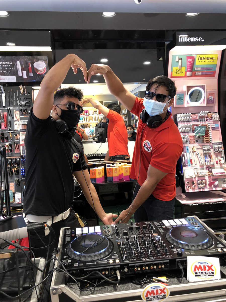 mixfmmacapa's tweet photo. Vai chegando o fim de domingo e já bate a alegria de iniciar uma nova semana e juntar a equipe novamente! Quando se trabalha com que se gosta a vida se torna mais leve!
Os brutos também amam! 🤣
Se liga que amanhã tem #BlitzMix direto da Multifilmes! 😎 https://t.co/ODApK0e4rm