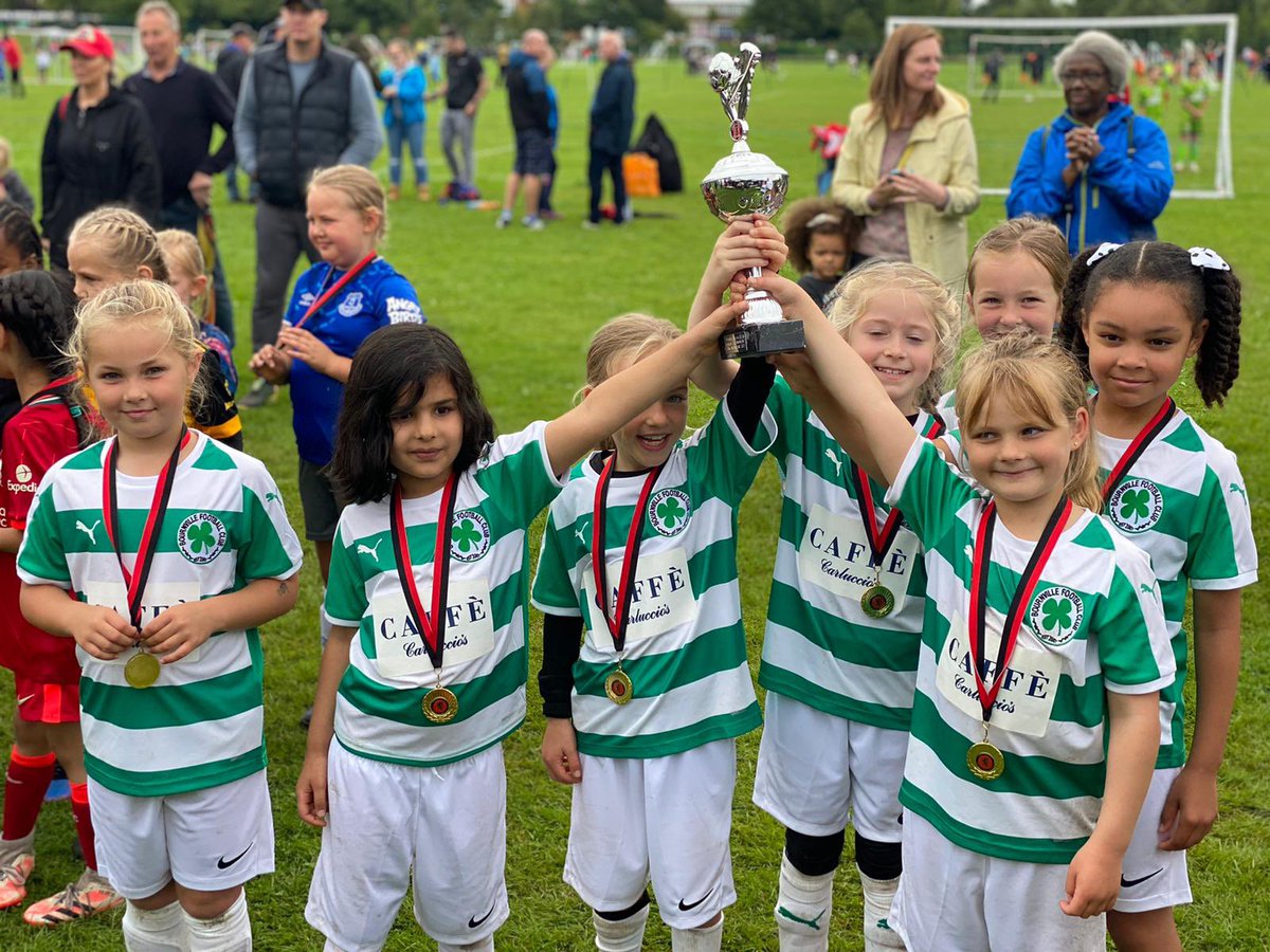 Congratulations to the U8 girls who won the Persall tournament this weekend. Thank you @Carluccios for sponsoring their new kit 🍀 ⚽️ 🏆