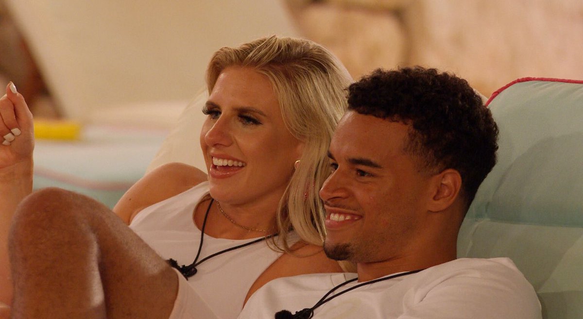 GeorgiaEH17's tweet photo. If you aren’t voting one of these two couples your doing it wrong  #loveisland https://t.co/u94LL0ModH