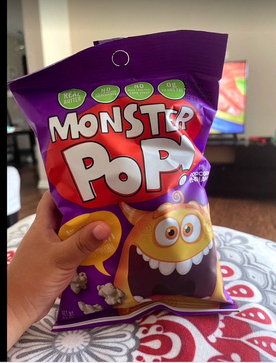 smilingnote's tweet photo. Movie time is so much fun with @monsterpopsnacks 
Grab a 25% discount on your order &amp; check out this list of 20 healthy &amp; nut-free snack options that you can pack in your kids' lunchbox - https://t.co/hZbmeepYP0
#momsmeet #backtoschool #monsterpop @MomsMeet https://t.co/6vw9LkLlCe