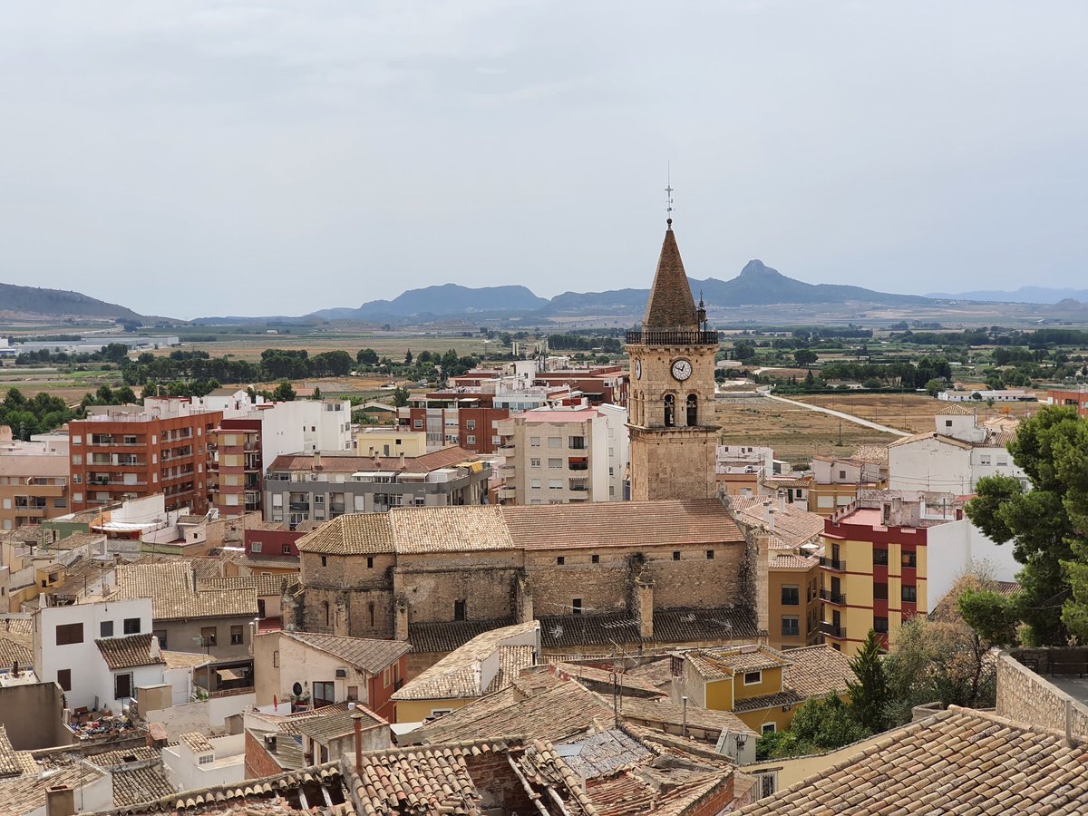 climatologia_ua's tweet photo. Y de Biar al magnífico Castillo de la Atalaya (@VillenaAyto). Aquí las temperaturas eran más altas al no legar todavía la brisa que empezaba a remontar el valle del Vinalopó. 

Esta situación se repetirá en los próximos días. https://t.co/1SeBNT76ua