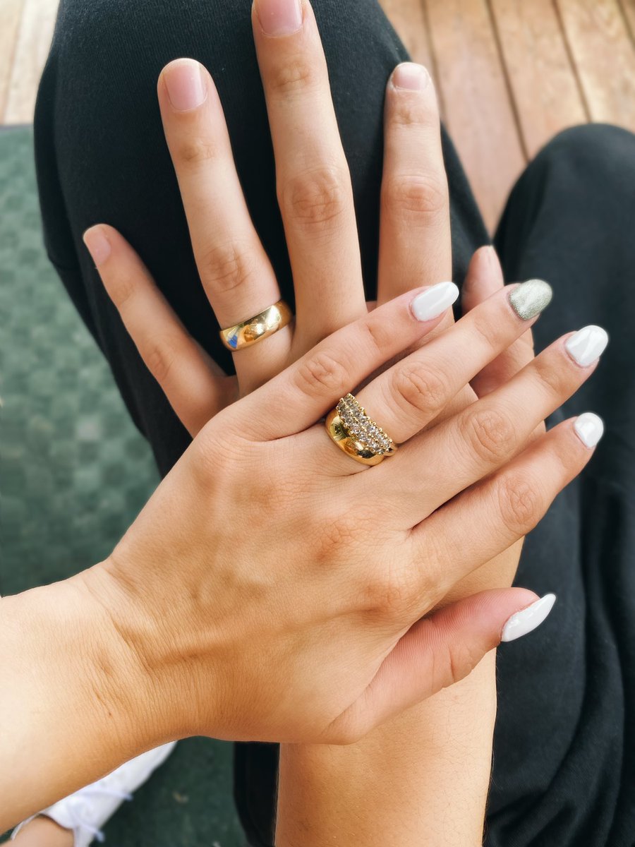 Officially no longer Ms. Piasecki.. as of yesterday, I am now Mrs. DarrenKamp! 💍