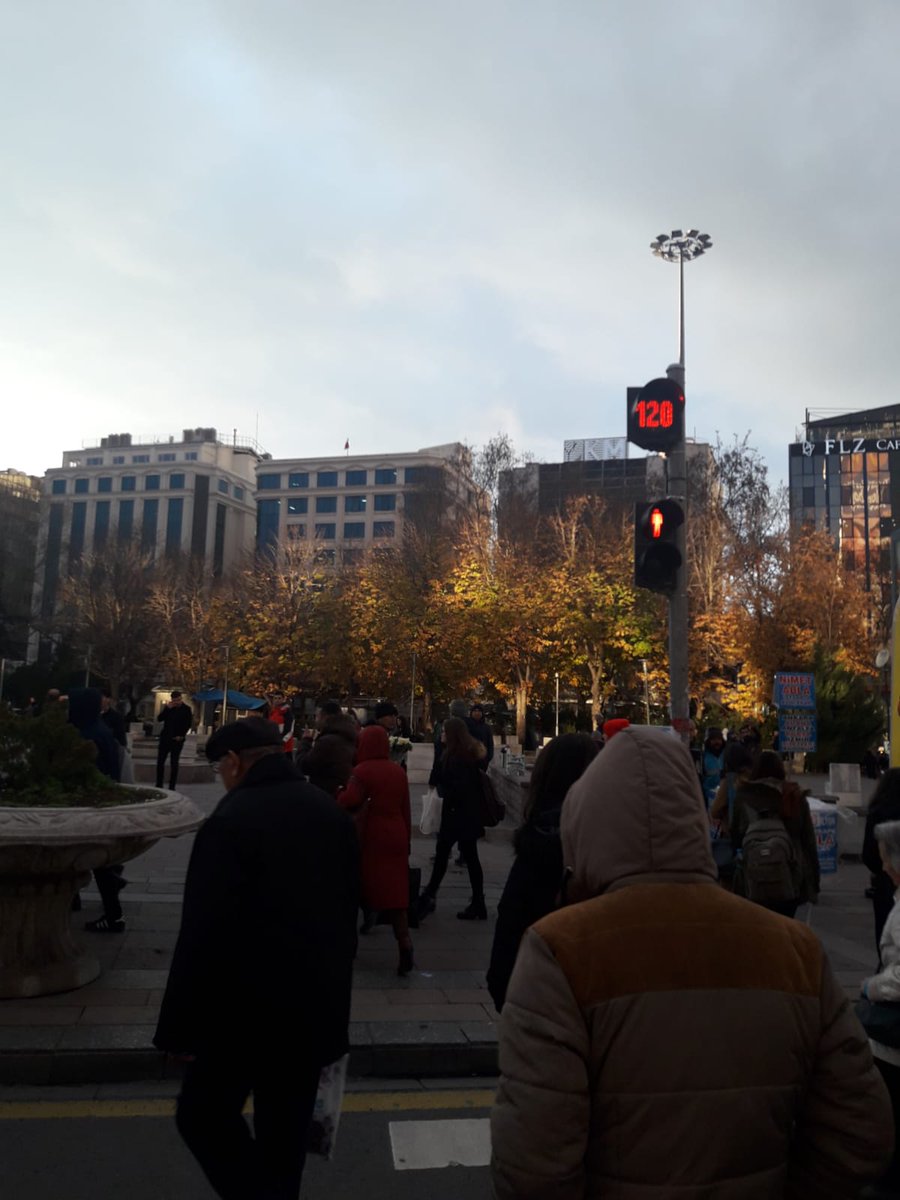 DEĞİŞMEYEN KARMA’ŞIK’

"Hiçbir şeyin umurumuzda olmadığı, hiç kimsenin öneminin olmadığı bir yaprak daha kopuyor takvimlerden..."

Gamze Kaluman'ın 12. sayımızda yayınlanan yazısından.

Yazının tamamına <a href="/tilsimdergi/">Tılsım Dergi</a> Instagram hesabımızdan ulaşabilirsiniz.