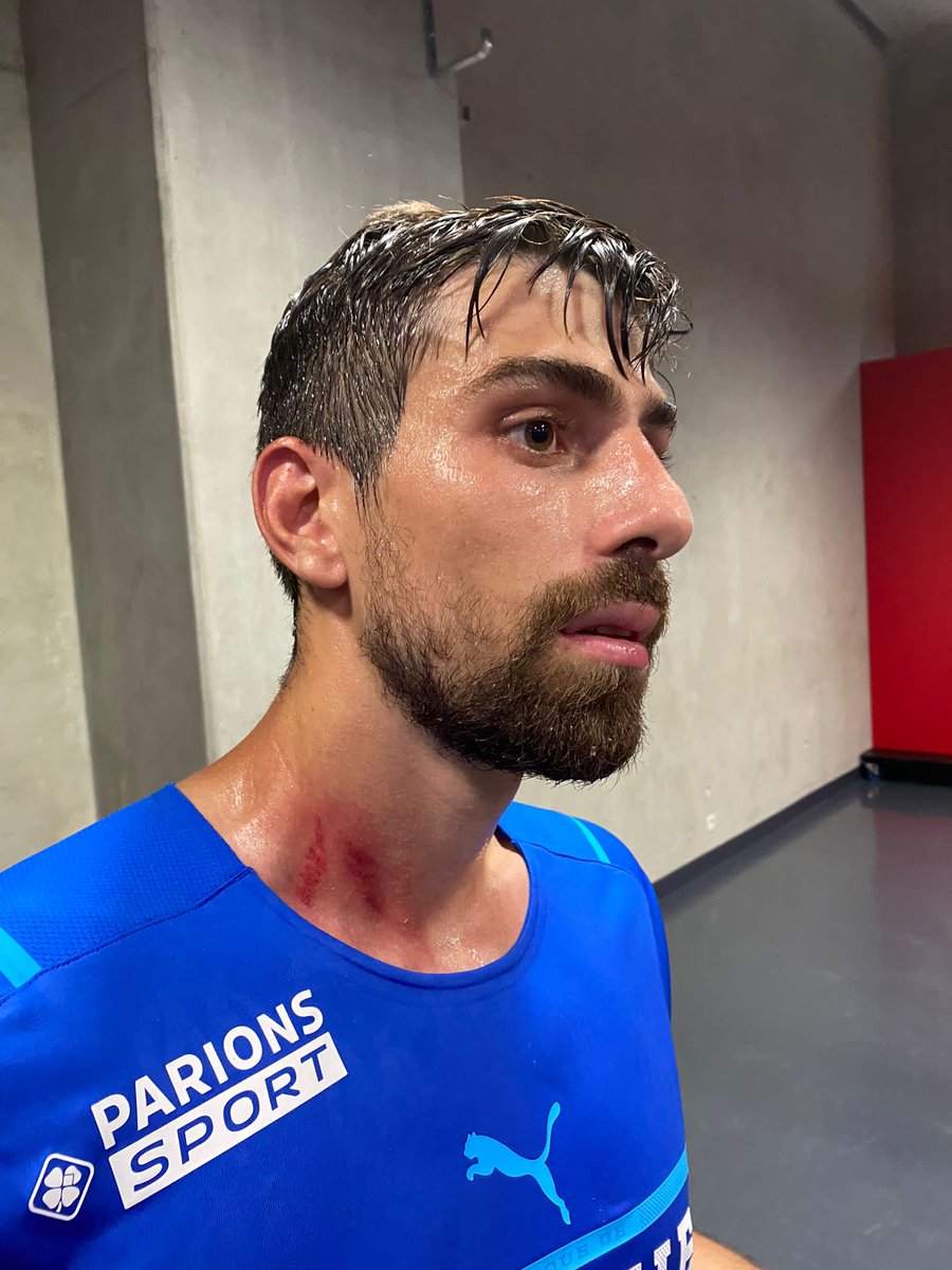 ActuFoot_'s tweet photo. Luan Peres a été touché au cou durant les échauffourées.

Deux autres joueurs marseillais sont blessés.

📸 @RMCsport #OGCNOM https://t.co/AANTTjqo98