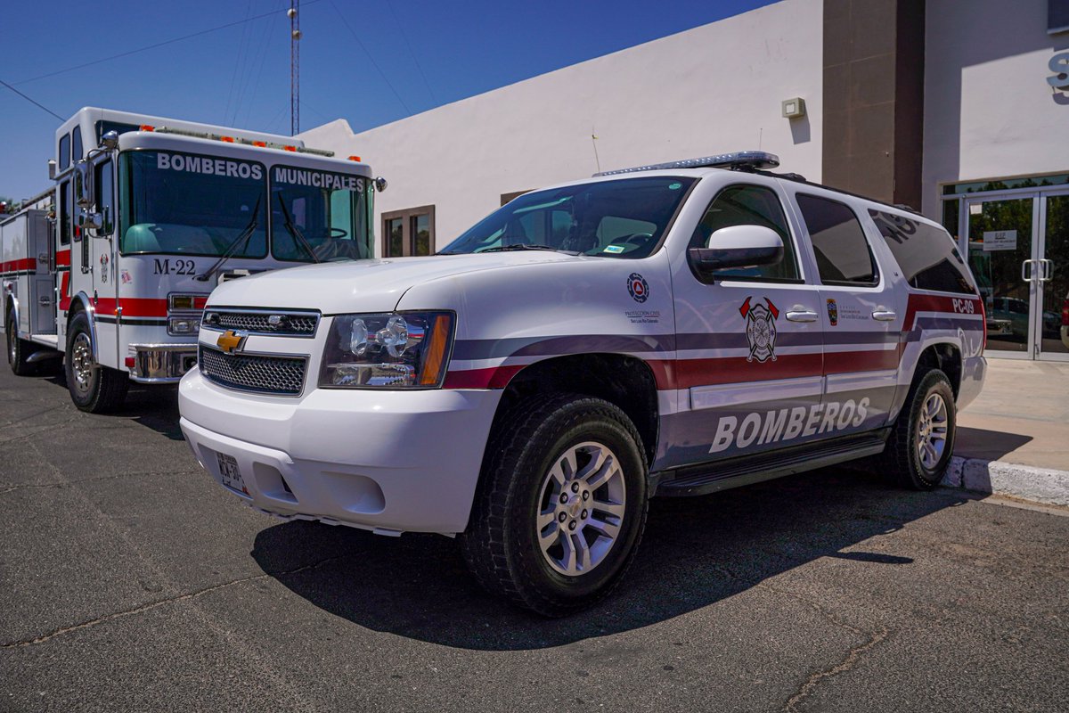 Hoy festejamos el día del bombero con una gran noticia; la entrega de 2 nuevas máquinas extintoras y una unidad para Protección Civil y Bomberos Municipales, la bombera roja fue donada por nuestros amigos de Cohetería El Cachanilla como una aportación para todos los sanluisinos.