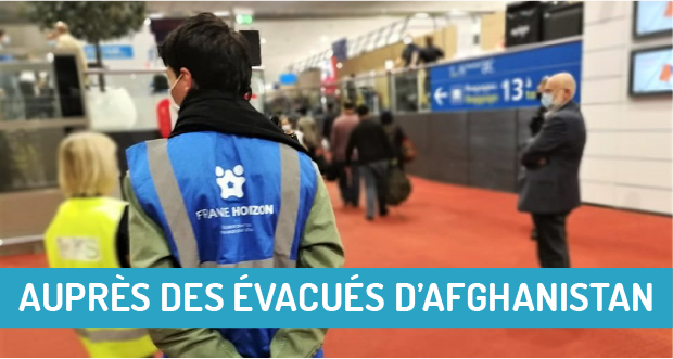 _FranceHorizon's tweet photo. Les équipes de @_FranceHorizon prennent ce soir le relais pour accueillir de nouveaux évacués d'#Afghanistan. Accueil à l'aéroport, hébergement, démarches... Tout est mis en œuvre pour permettre aux familles et à leurs enfants de bénéficier d'un premier soutien essentiel. https://t.co/QW1dF8tNmc