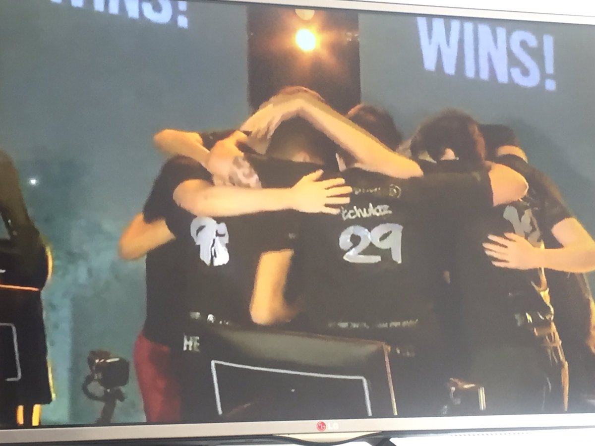 EyBarbas's tweet photo. Que grandes @teamoneesports torneazo y @Alem4oR6 es una máquina. https://t.co/fH5rLz8ebr