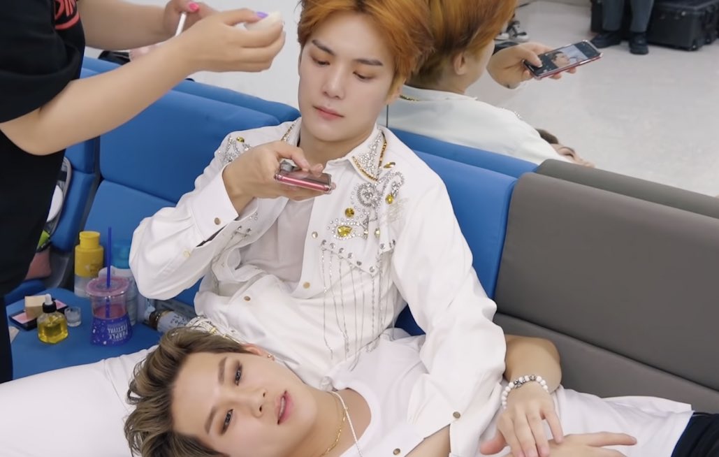 archivelmh's tweet photo. get you someone who treats you the way minhyuk treats jooheon https://t.co/HZue7ESY2W