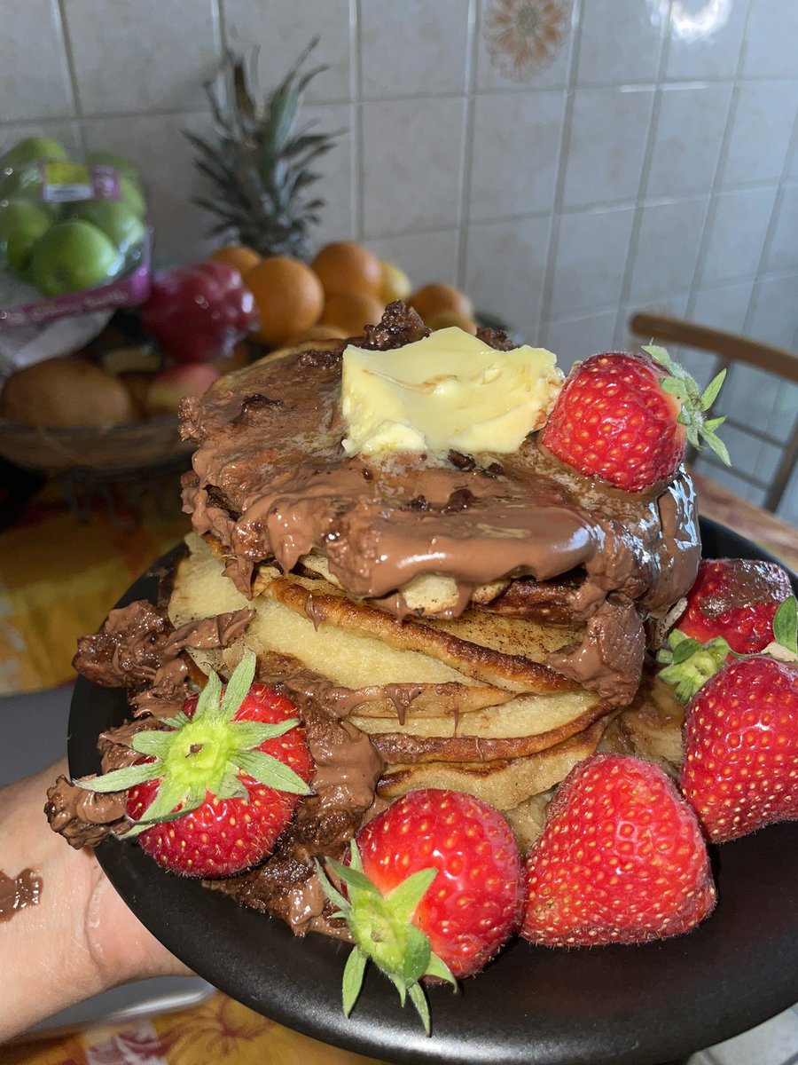 beesosapp's tweet photo. Asi fue el resultados de unos pancakes hechos en casa y con amor, en esta ocasión, nuestra fundadora @ladyorofit los preparó mixtos, saludables por las fresas 🍓 y a la vez con algo de chocolate y mantequilla, cuéntanos tu cómo preparas tus pancakes favoritos... ? #Beesos #Bees https://t.co/JgZ7KKxubM