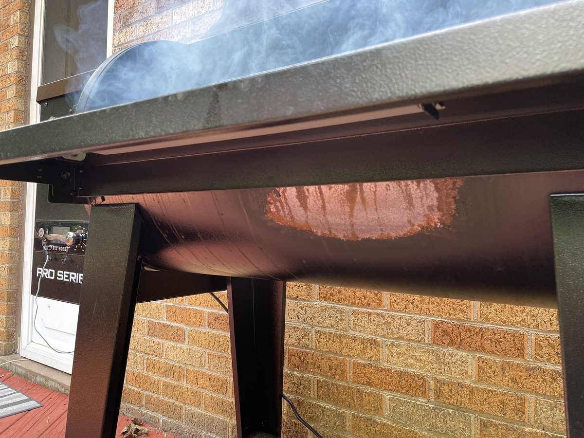 Psu024's tweet image. Hey @PitBossGrills not sure what up with the coating coming off but this is only a year old should I be concerned?