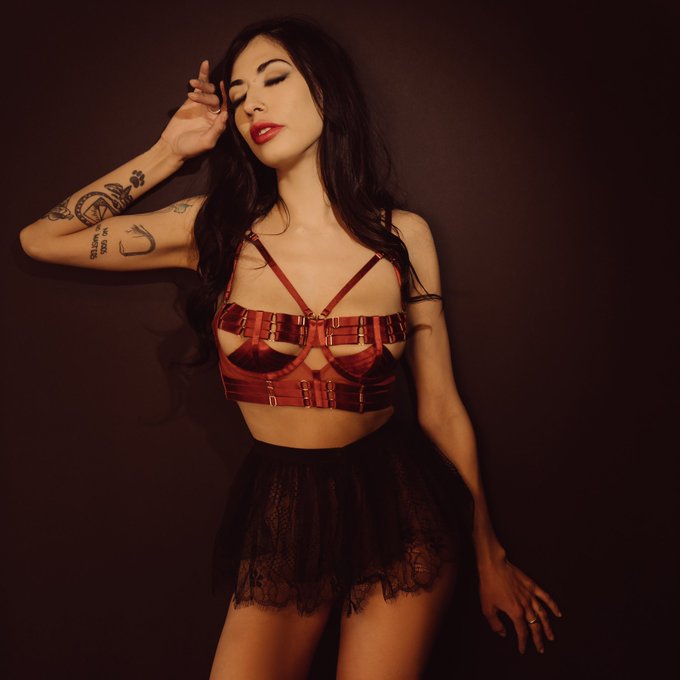 Watch Sabina Magic NYC 🪽🕊️☁️🪩's leaked NSFW photo on TwXstars