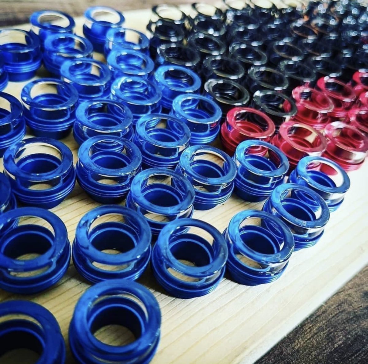 jenniferAlvarw's tweet photo. Magnum tips are back baby!!
This time in
 Black 🖤
 Red ♥️ 
and  Blue 💙
Without your 🍒 on Top your setup is not finish

https://t.co/9AhRjwrDYz

#driptipclub #driptips #810driptips #usavaper #usavapers #vapeusa #westcoastvapers #canadavapes #vapotage #ukvaping #eastcoastvapers https://t.co/o4Ym5Co8Hc
