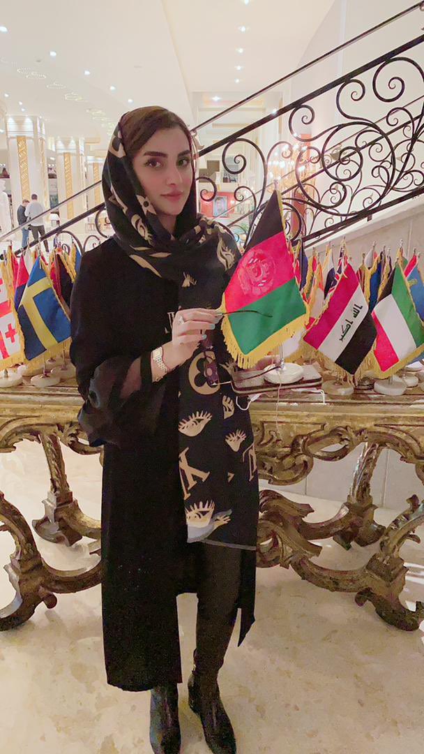 mi corazón llora de alegría por fin ❤️ <a href="/NilofarAyoubi/">Nilofar Ayoubi 🇦🇫</a> ya está camino de su Libertad . Se han salvado 5 vidas humanas. Mañana os Podremos dar más noticias. Han cruzado después de 3 intentos fallidos. Lo primero que me ha dicho”I want to grow and stand on my own feet again” 😭🥰